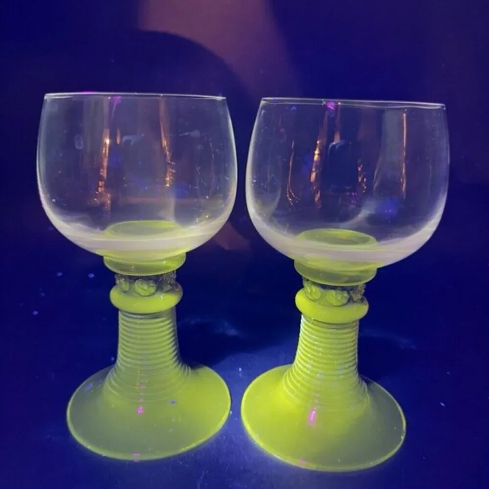 German Roemer Glasses Green Bottom Clear Top Manganese 365nm Green UV Glow Set 2